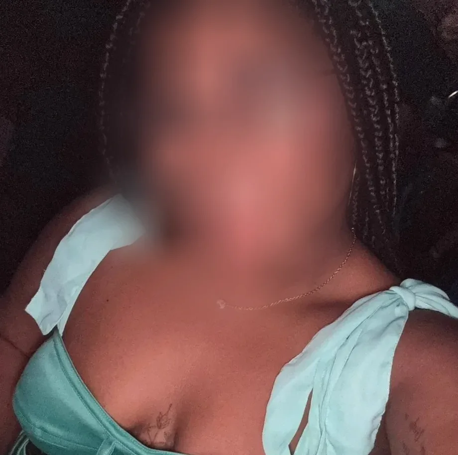 Angela, 29