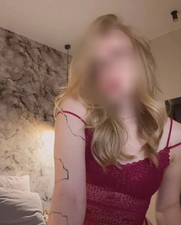 Anneke, 22