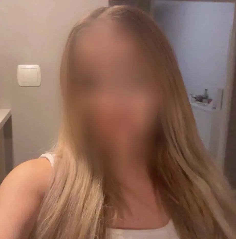Julie, 24