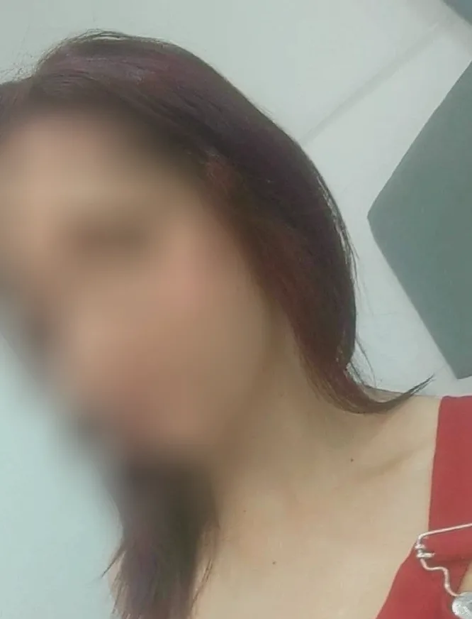 Zoe, 21